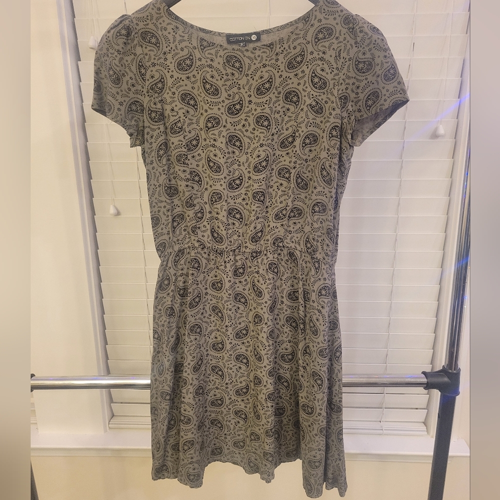 Short sleeved dress
